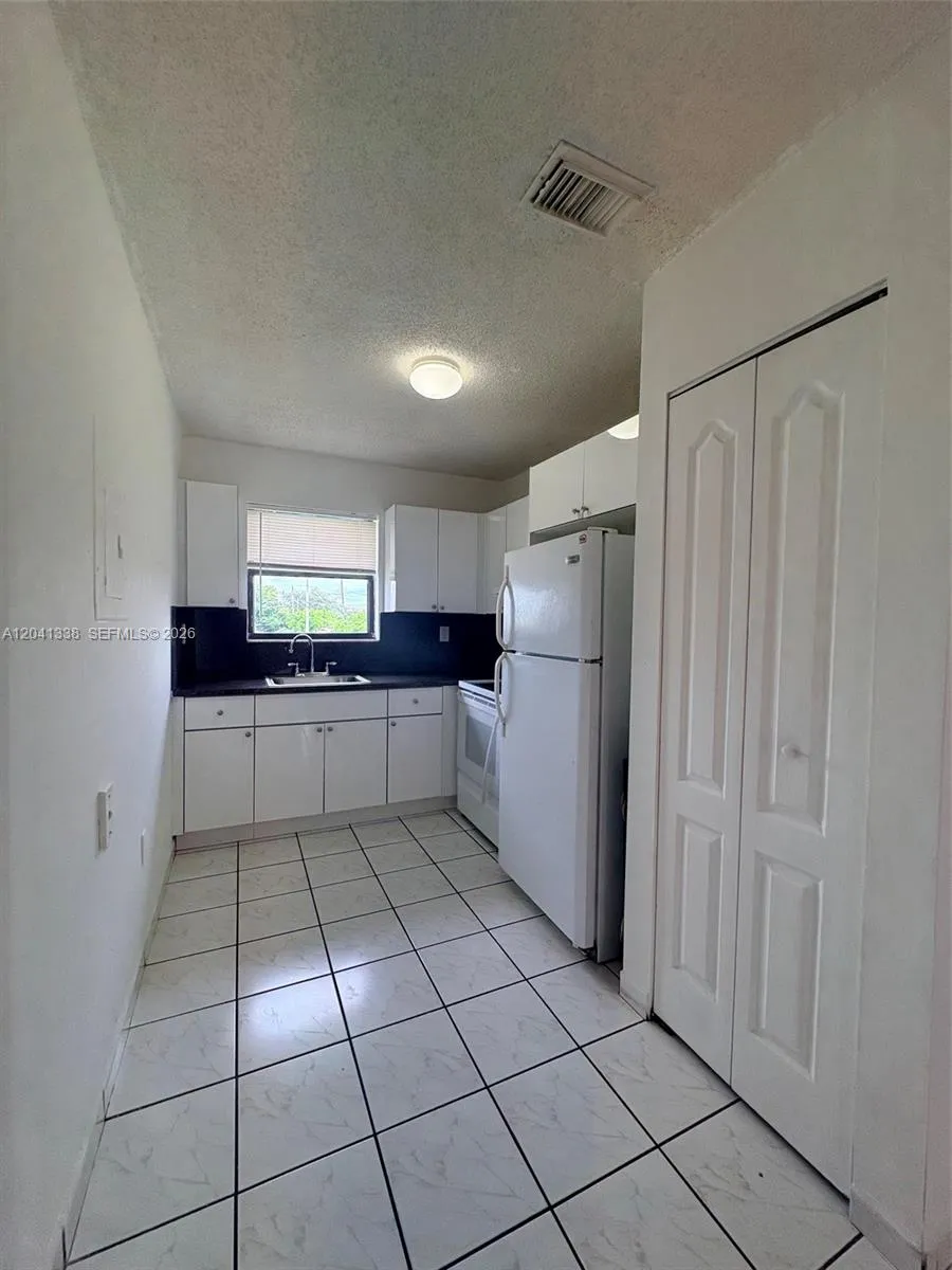 231 E 7th St #202 Hialeah, FL 33010