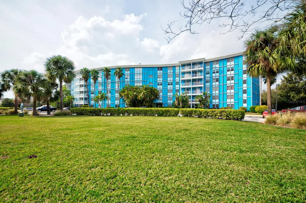 3315 58TH AVENUE S #306 St Petersburg, FL 33712
