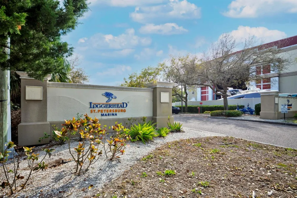 3315 58TH AVENUE S #306 St Petersburg, FL 33712