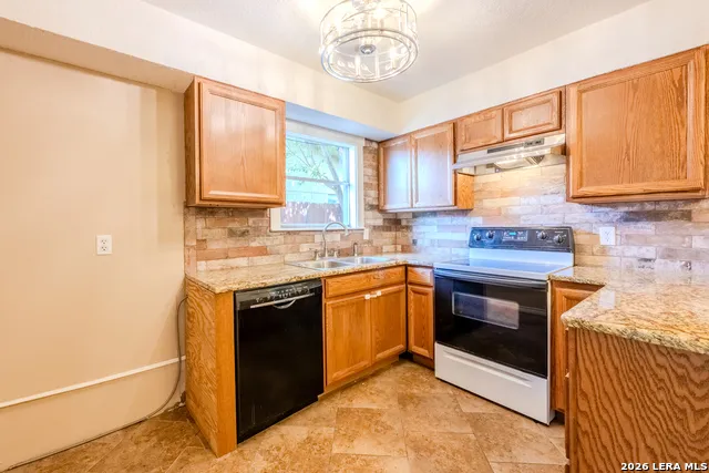 429 MOONWIND DR Uvalde, TX 78801