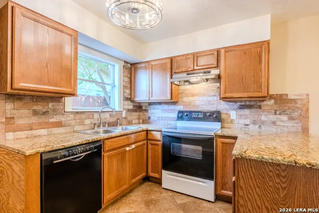 429 MOONWIND DR Uvalde, TX 78801