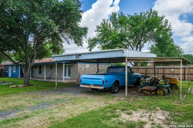 429 MOONWIND DR Uvalde, TX 78801