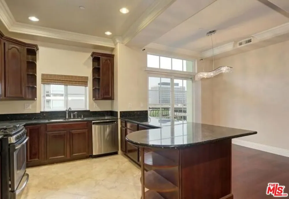 700 S Ardmore Avenue #PH1 Los Angeles, CA 90005
