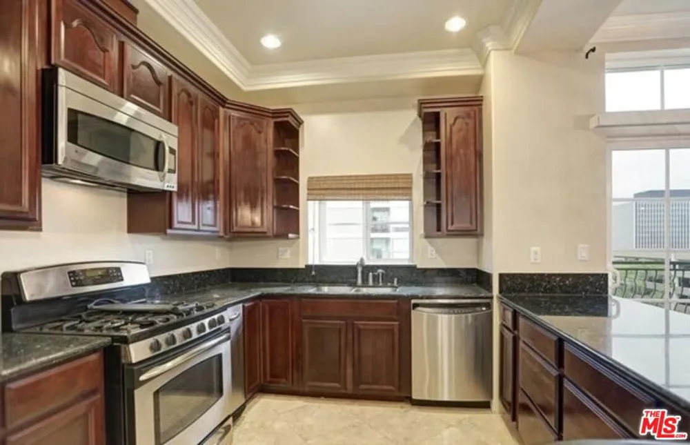 700 S Ardmore Avenue #PH1 Los Angeles, CA 90005