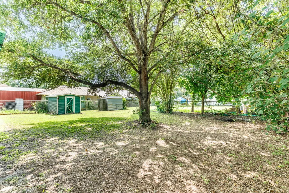 116 E Wallace Street Gonzales, TX 78629