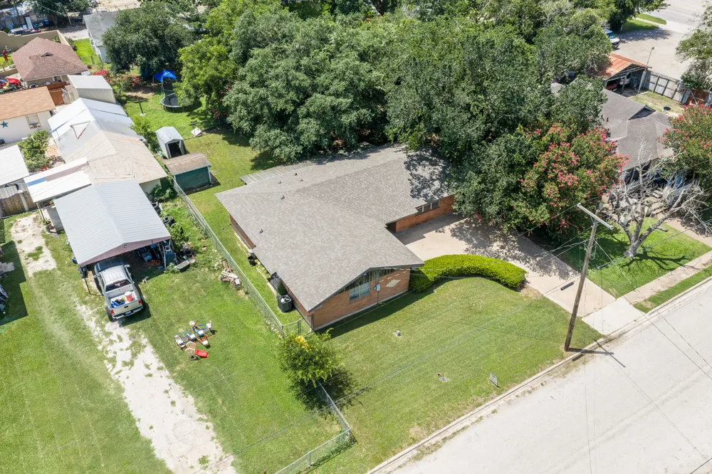 116 E Wallace Street Gonzales, TX 78629