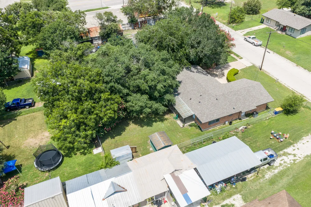 116 E Wallace Street Gonzales, TX 78629