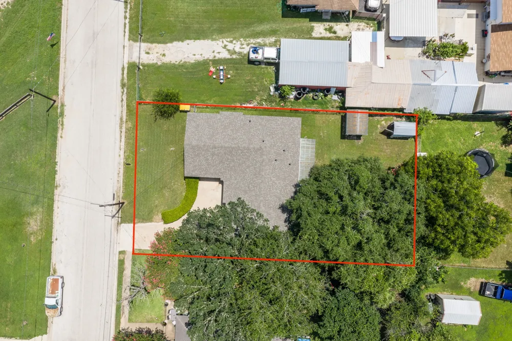 116 E Wallace Street Gonzales, TX 78629