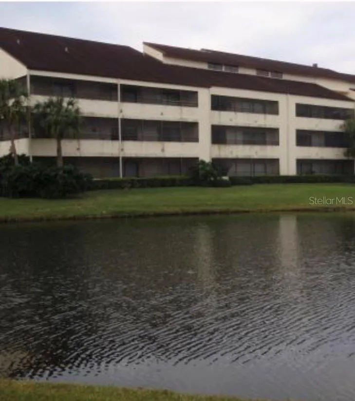 13612 SOUTH VILLAGE DRIVE #5-207 Tampa, FL 33618
