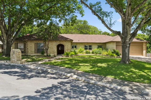 8706 Golden View Windcrest, TX 78239