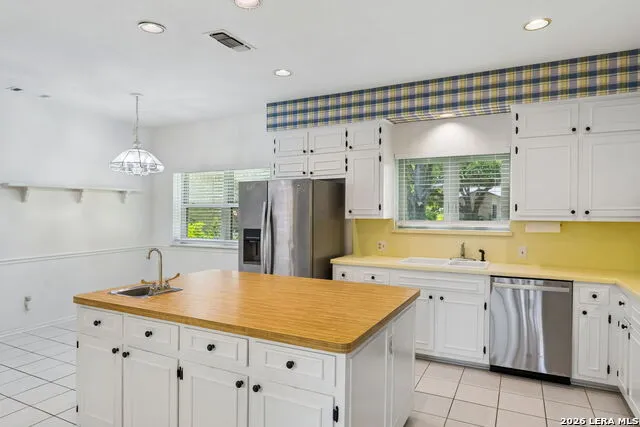 8706 Golden View Windcrest, TX 78239
