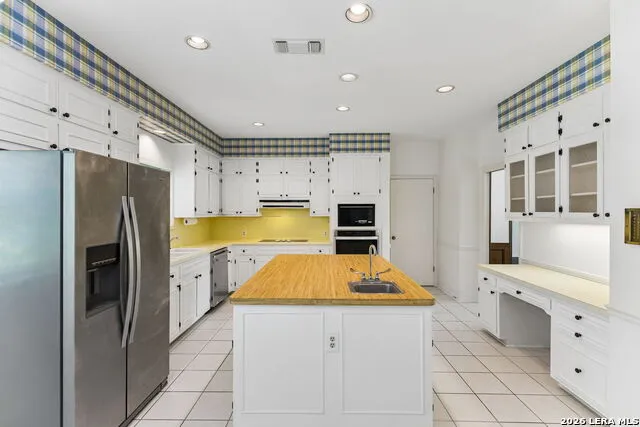 8706 Golden View Windcrest, TX 78239