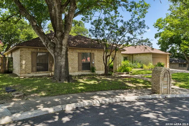 8706 Golden View Windcrest, TX 78239