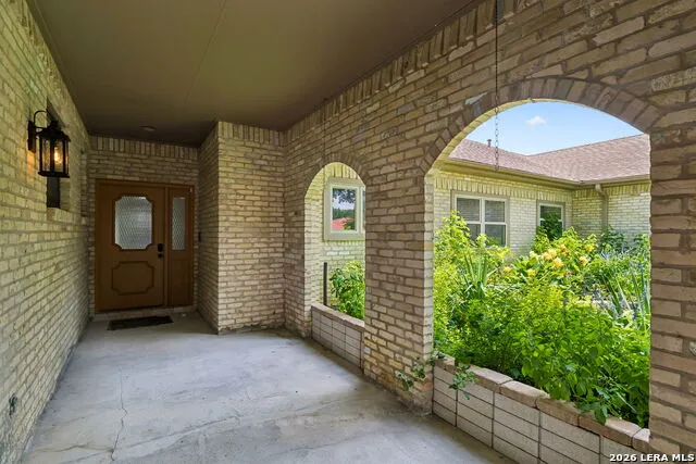 8706 Golden View Windcrest, TX 78239