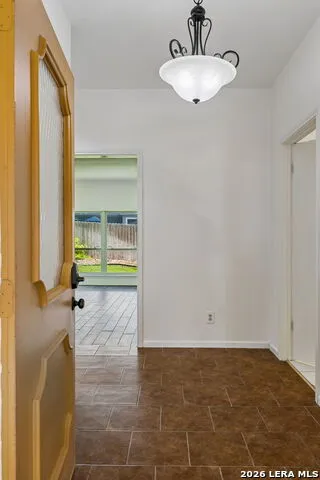 8706 Golden View Windcrest, TX 78239