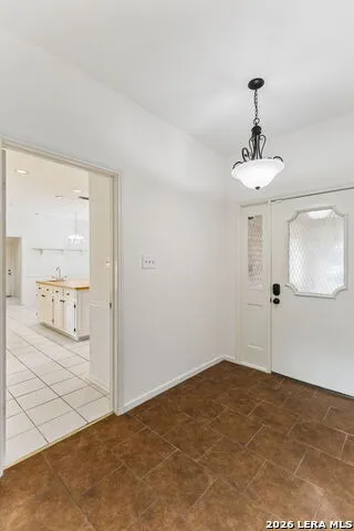 8706 Golden View Windcrest, TX 78239