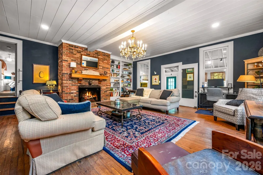 415 E Lakeshore Drive Landrum, SC 29356