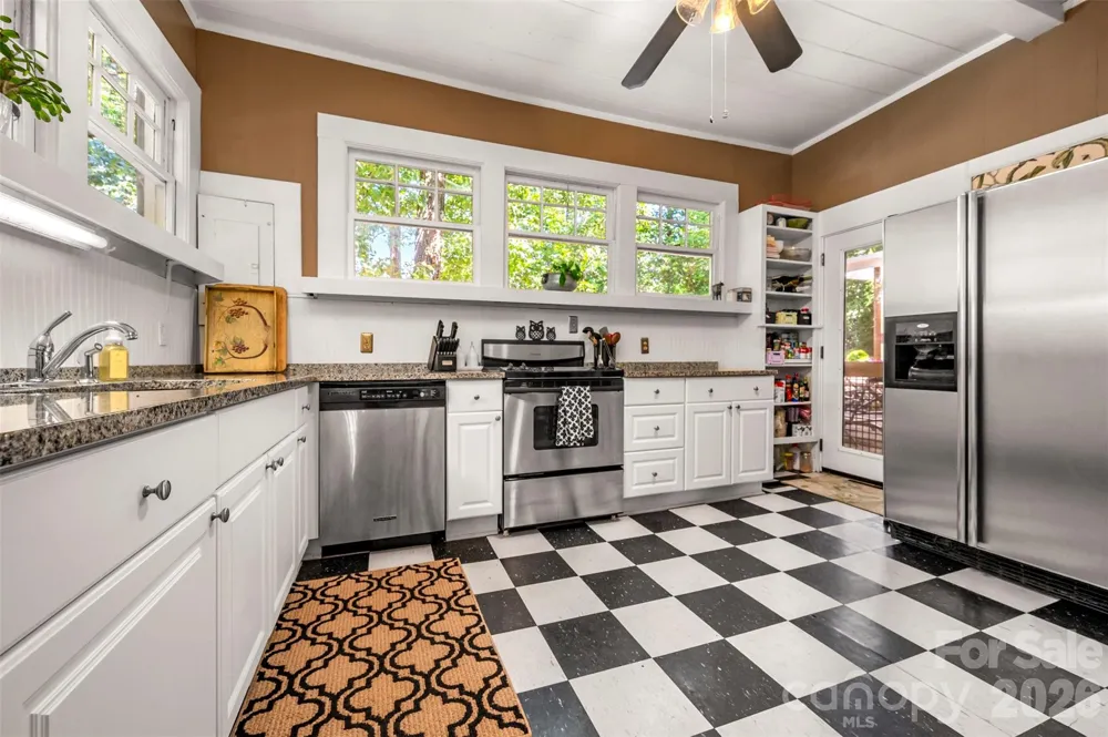 415 E Lakeshore Drive Landrum, SC 29356