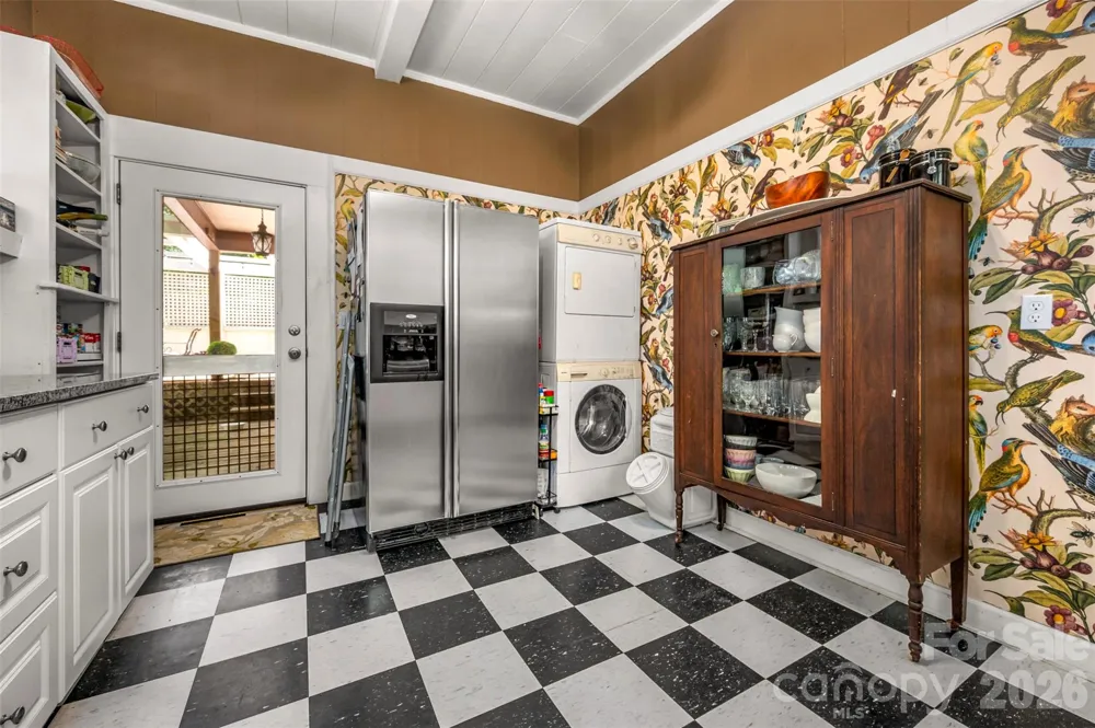 415 E Lakeshore Drive Landrum, SC 29356