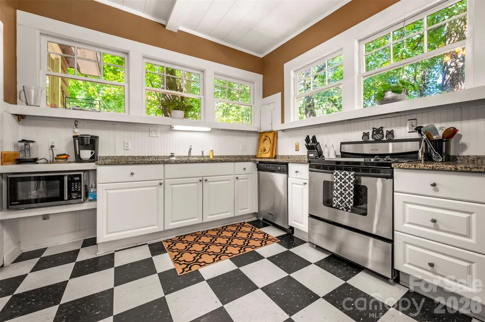 415 E Lakeshore Drive Landrum, SC 29356