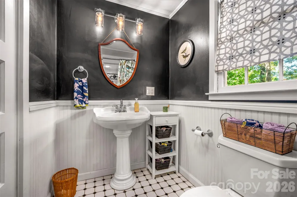 415 E Lakeshore Drive Landrum, SC 29356