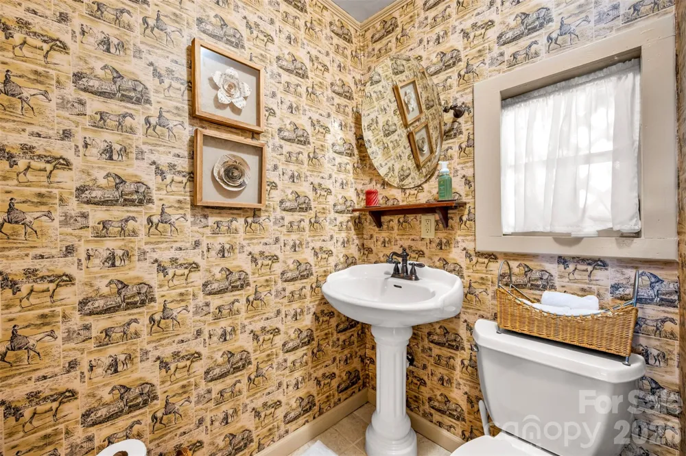 415 E Lakeshore Drive Landrum, SC 29356