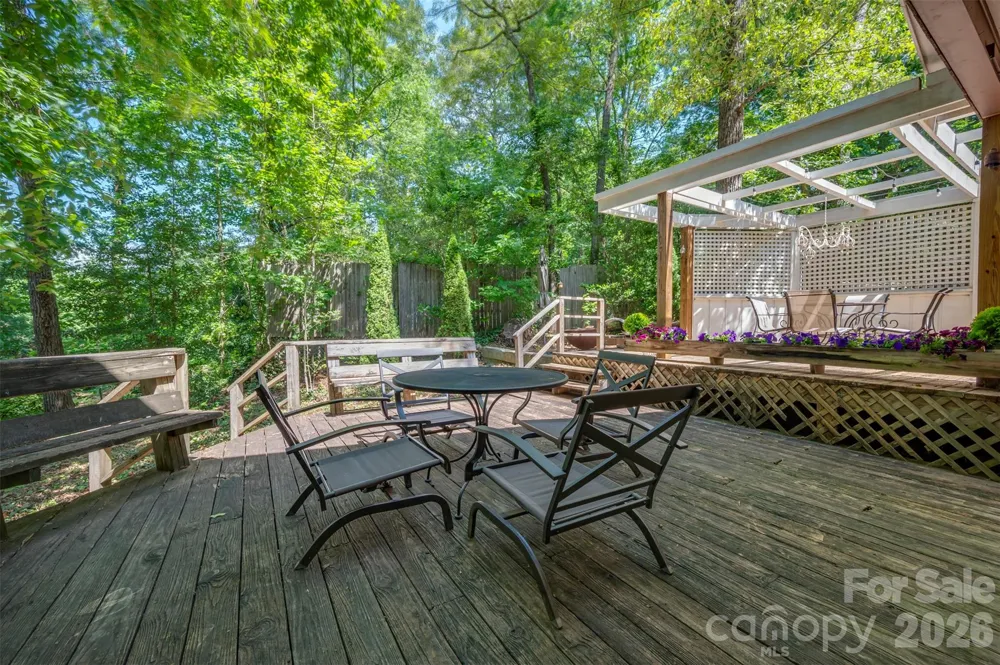 415 E Lakeshore Drive Landrum, SC 29356