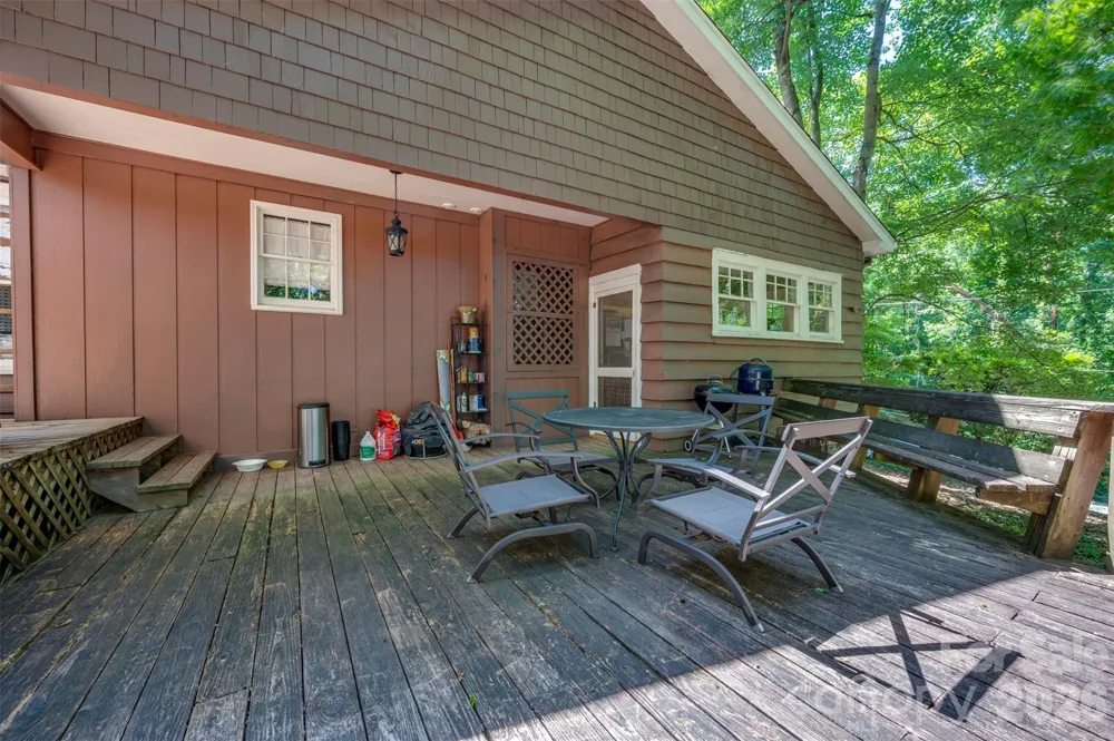 415 E Lakeshore Drive Landrum, SC 29356