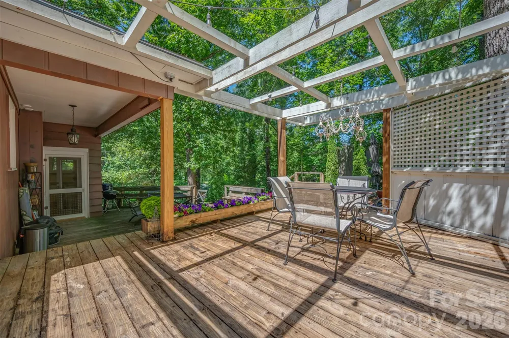 415 E Lakeshore Drive Landrum, SC 29356