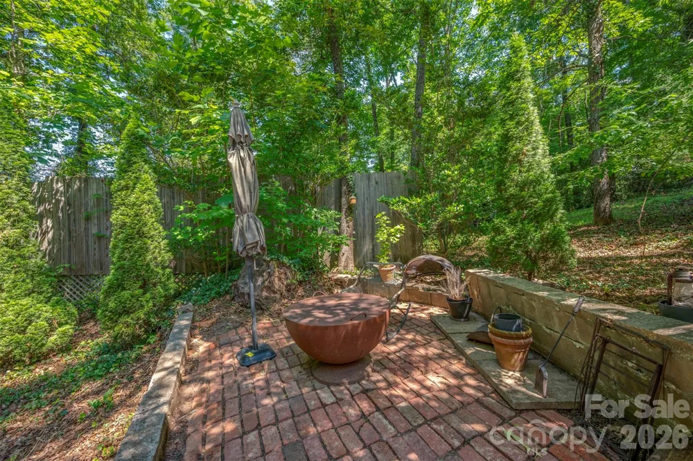 415 E Lakeshore Drive Landrum, SC 29356
