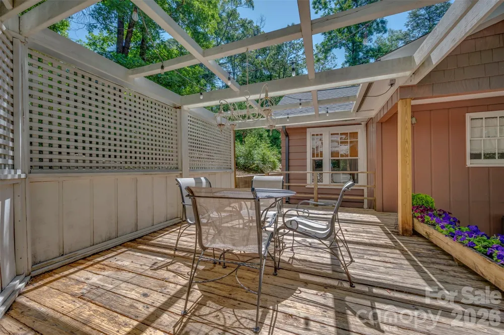 415 E Lakeshore Drive Landrum, SC 29356