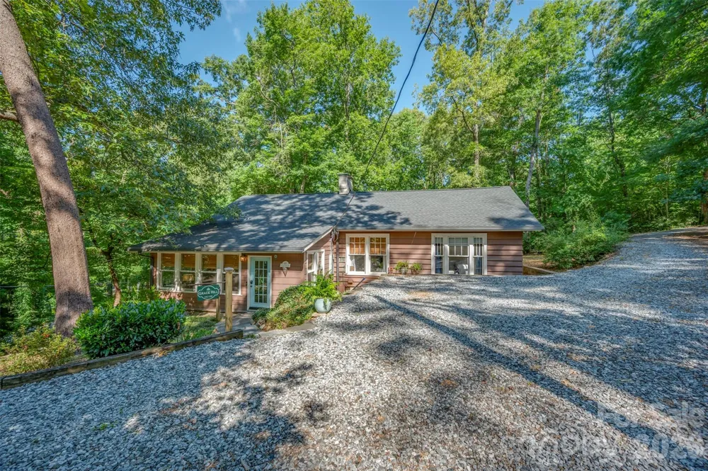 415 E Lakeshore Drive Landrum, SC 29356