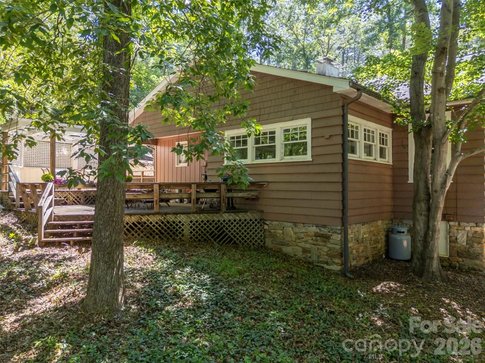 415 E Lakeshore Drive Landrum, SC 29356