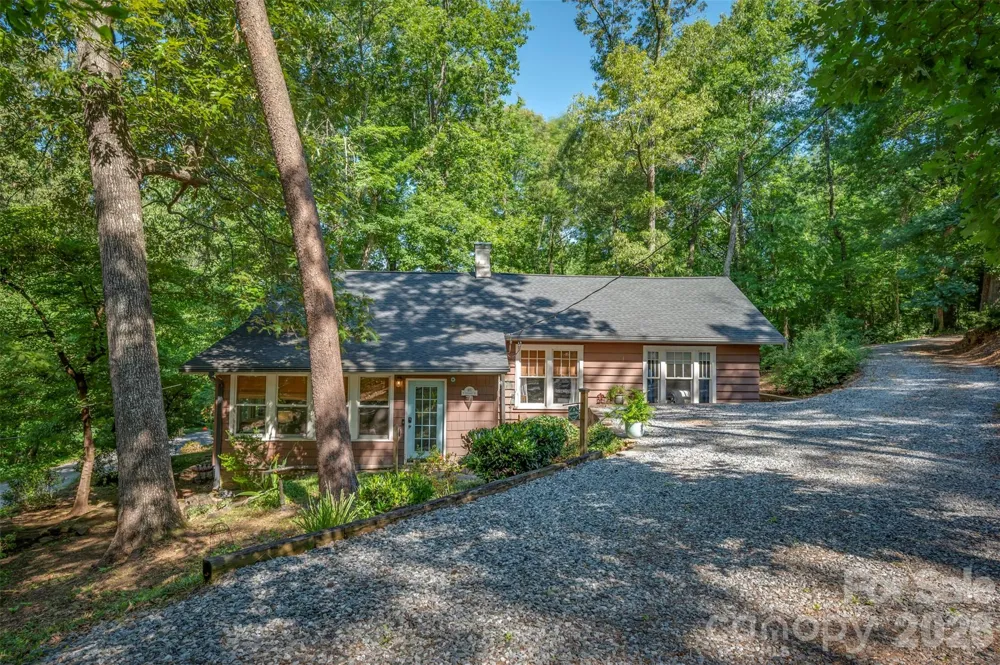 415 E Lakeshore Drive Landrum, SC 29356