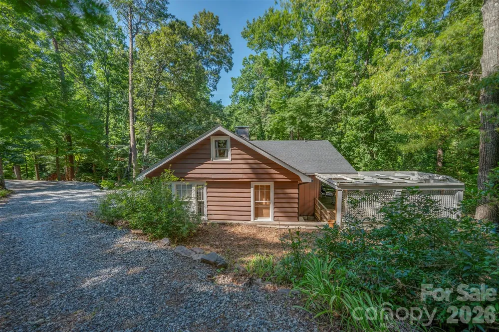 415 E Lakeshore Drive Landrum, SC 29356