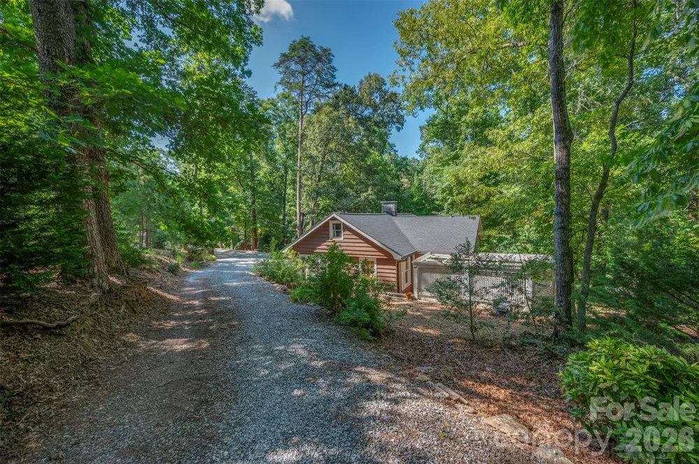 415 E Lakeshore Drive Landrum, SC 29356