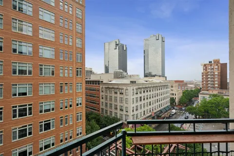 500 Throckmorton Street #703