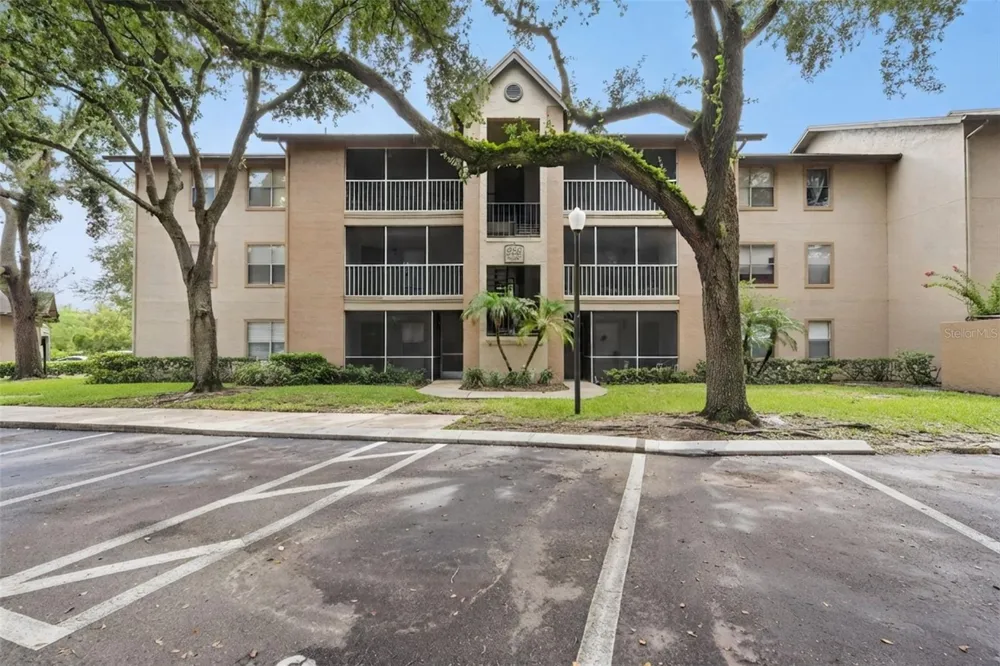 956 SALT POND PLACE #204 Altamonte Springs, FL 32714