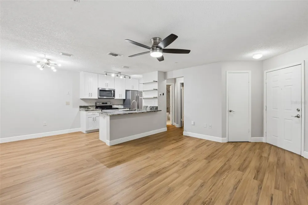 956 SALT POND PLACE #204 Altamonte Springs, FL 32714