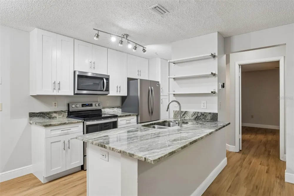 956 SALT POND PLACE #204 Altamonte Springs, FL 32714