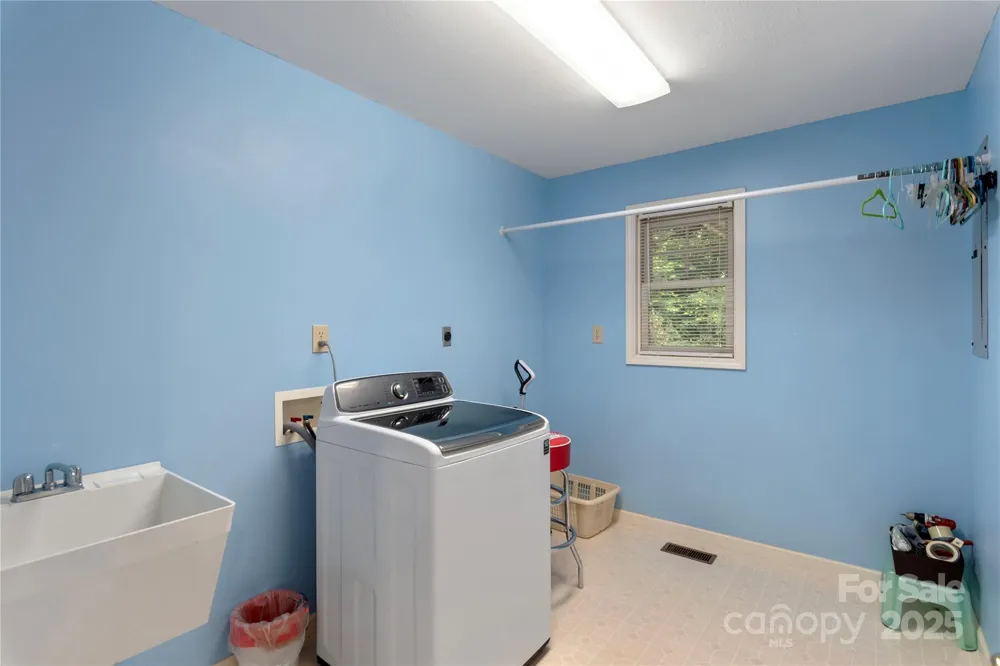 98 Choga Ridge Whittier, NC 28789