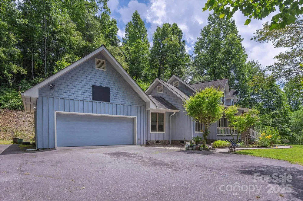98 Choga Ridge Whittier, NC 28789