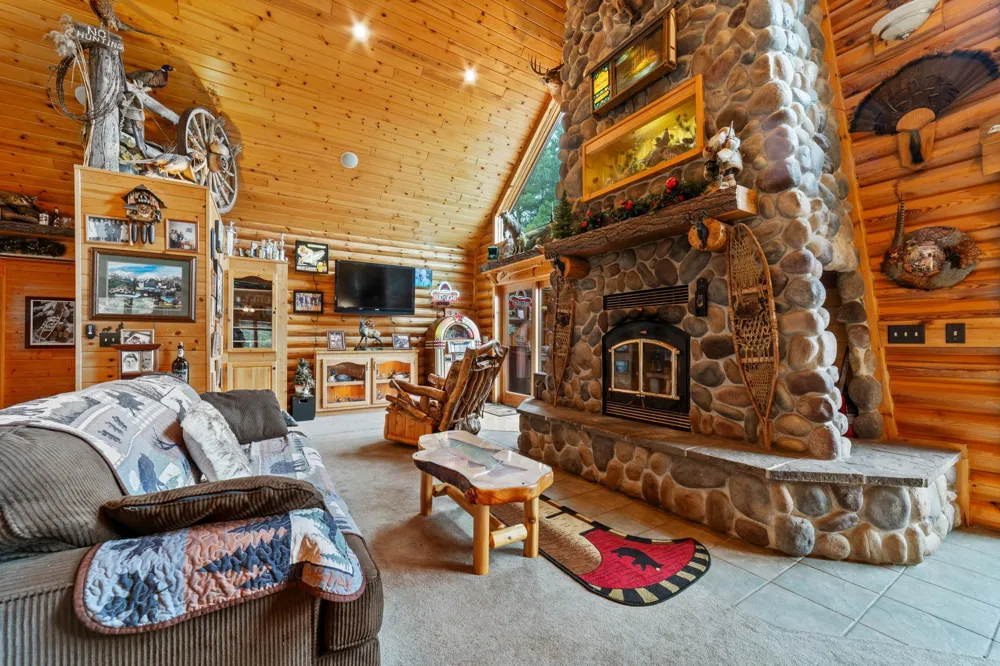 11911 E Rowe Road Lake Nebagamon, WI 54849