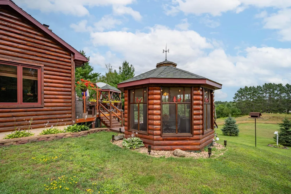 11911 E Rowe Road Lake Nebagamon, WI 54849