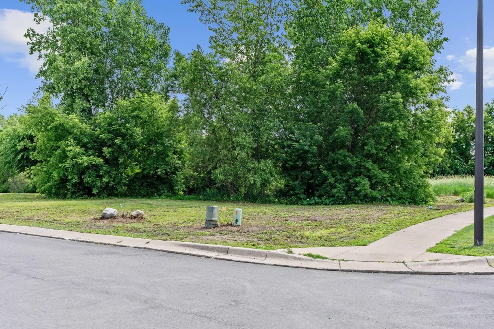 7616 Red Fox Trail Greenfield, MN 55373