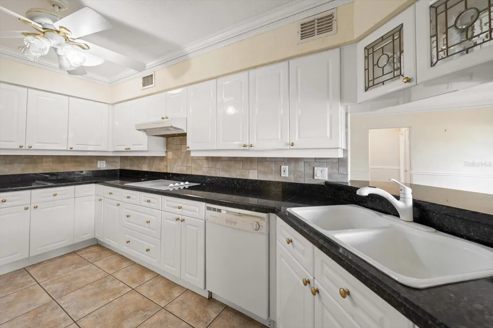 230 GARDEN CIRCLE Belleair, FL 33756