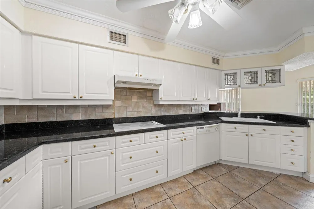 230 GARDEN CIRCLE Belleair, FL 33756