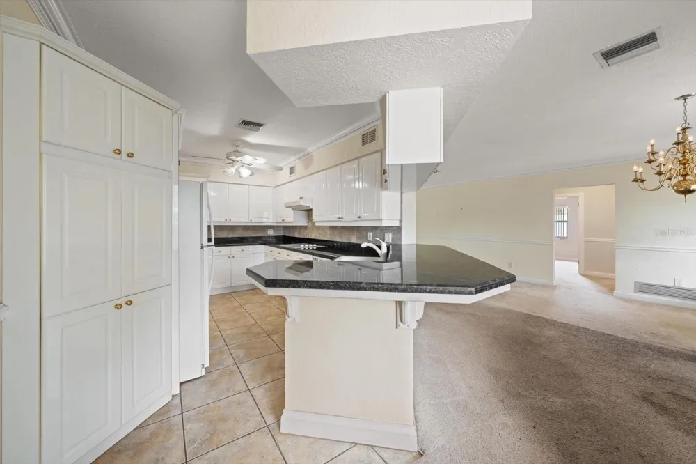 230 GARDEN CIRCLE Belleair, FL 33756