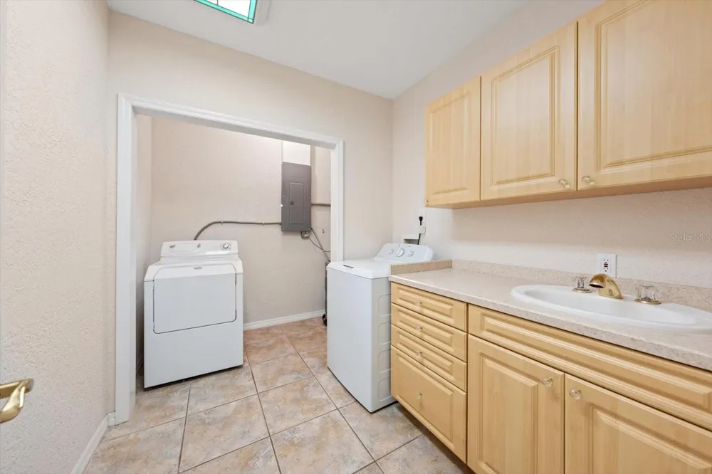 230 GARDEN CIRCLE Belleair, FL 33756