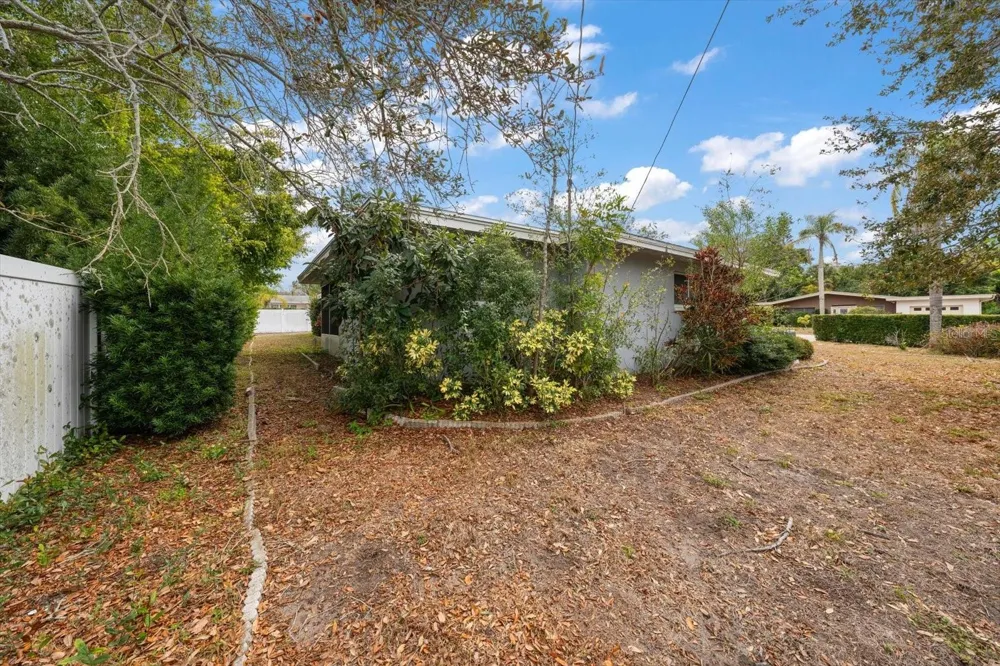 230 GARDEN CIRCLE Belleair, FL 33756